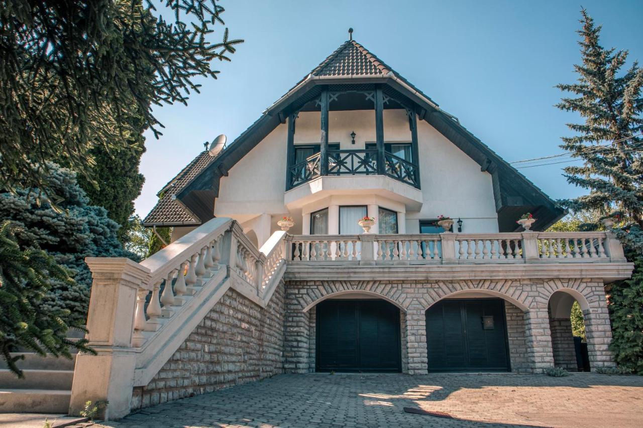 Villa Viktoria Balatonfured Exterior photo